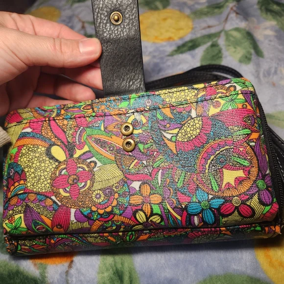 Vibrant Floral Clutch with Black Accents Sakroots - Picture 8 of 12